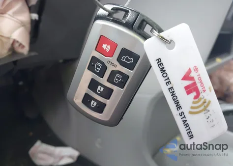 2017 Toyota Sienna Xle 8 Passenger z USA, uszkodzony, nr VIN 5TDYZ3DC1HS851926